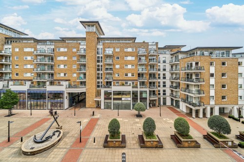 Riverside West, Smugglers Way