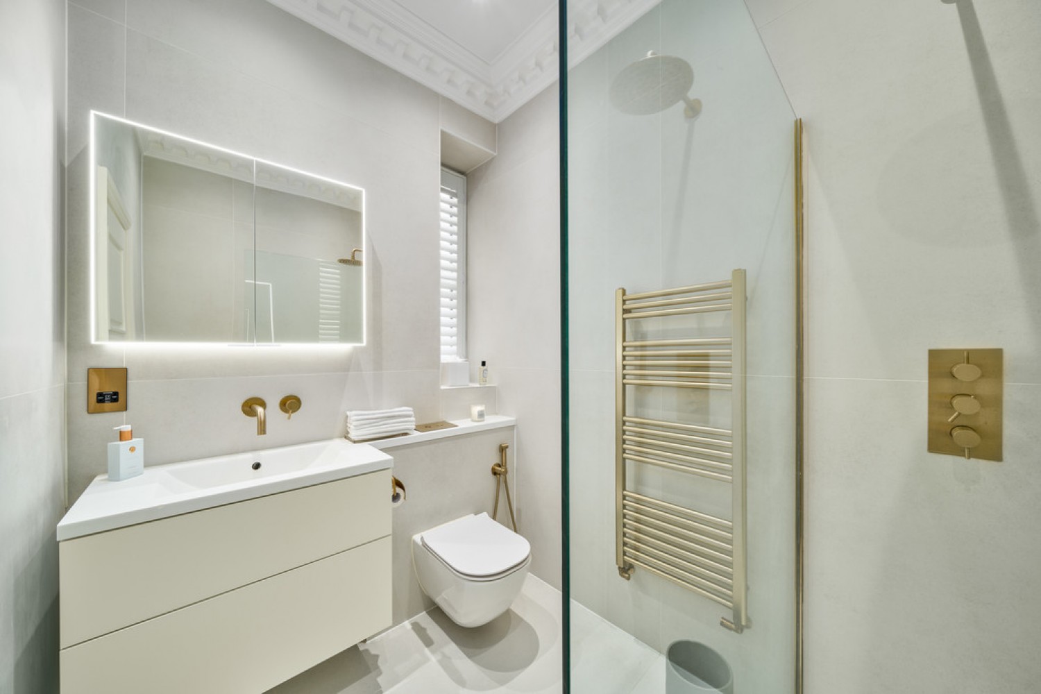 2 bedroom Flat for Sale Montagu Mansions, Marylebone