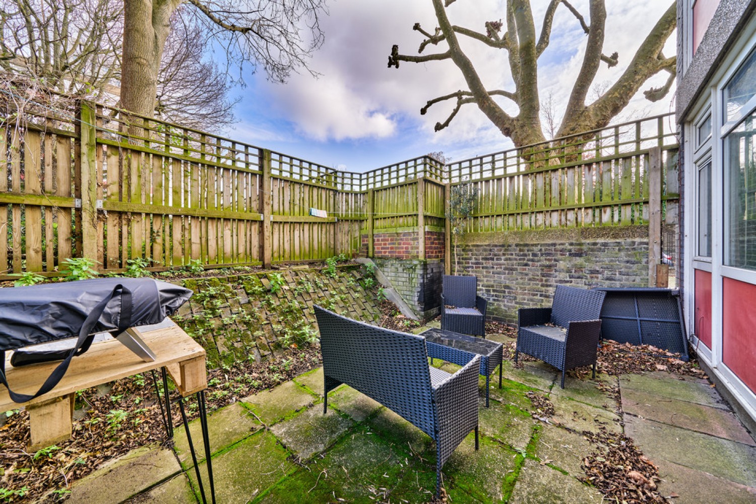 3 bedroom Flat in Weekley Square, Battersea