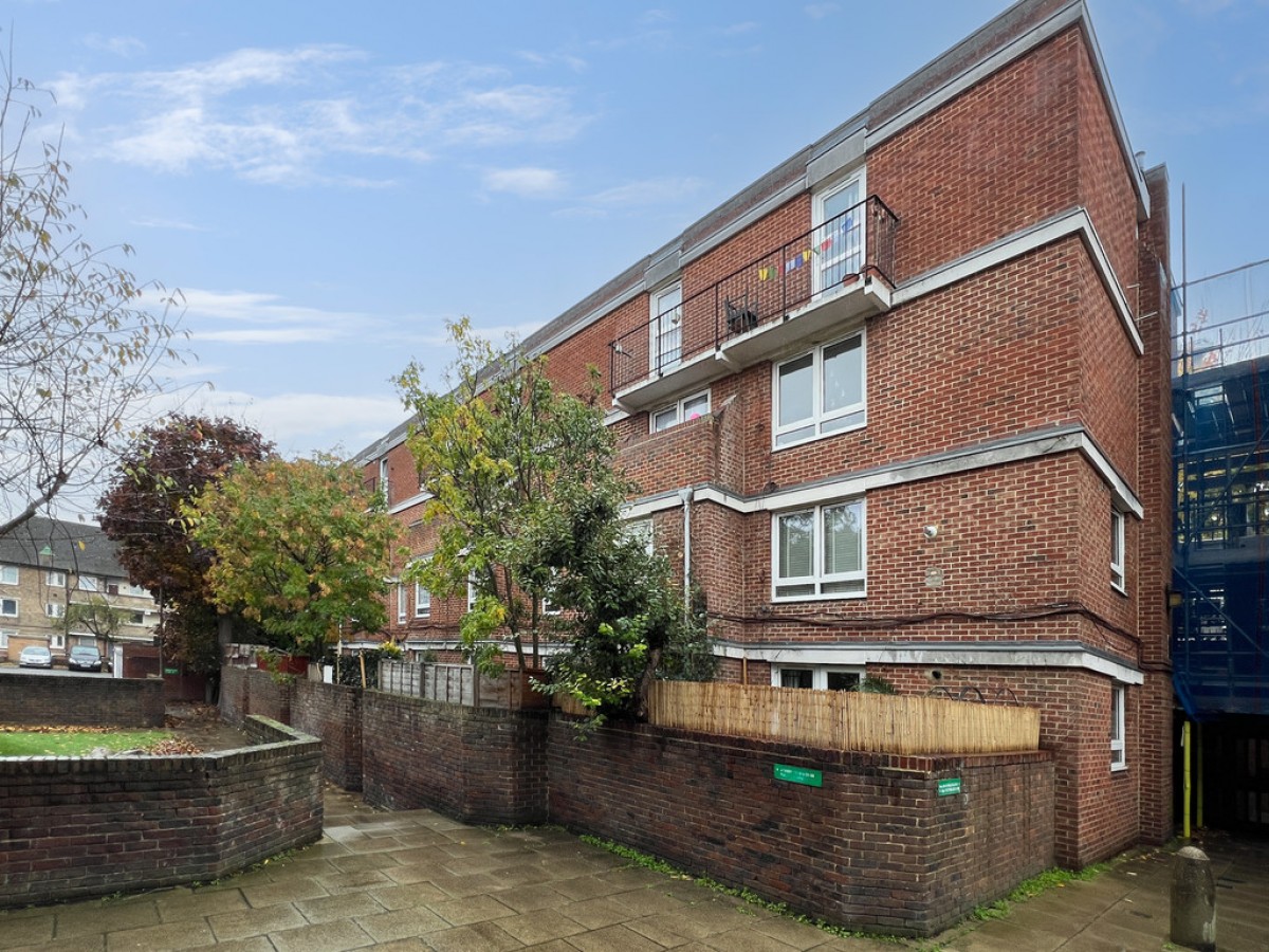 Wallis Close, Battersea