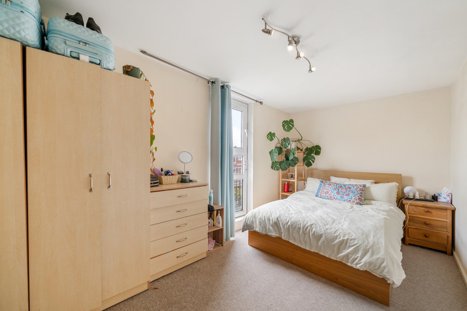 Wallis Close, Battersea