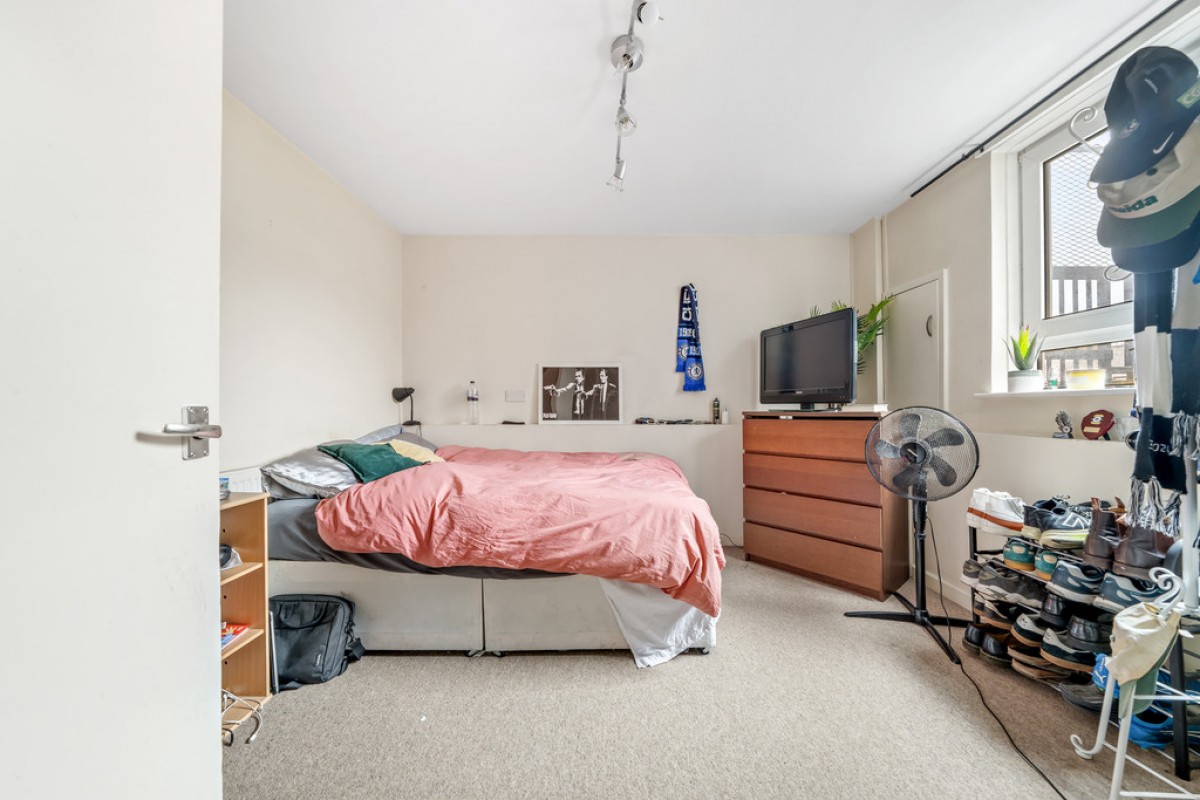 Wallis Close, Battersea