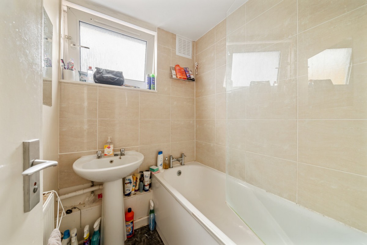 Wallis Close, Battersea