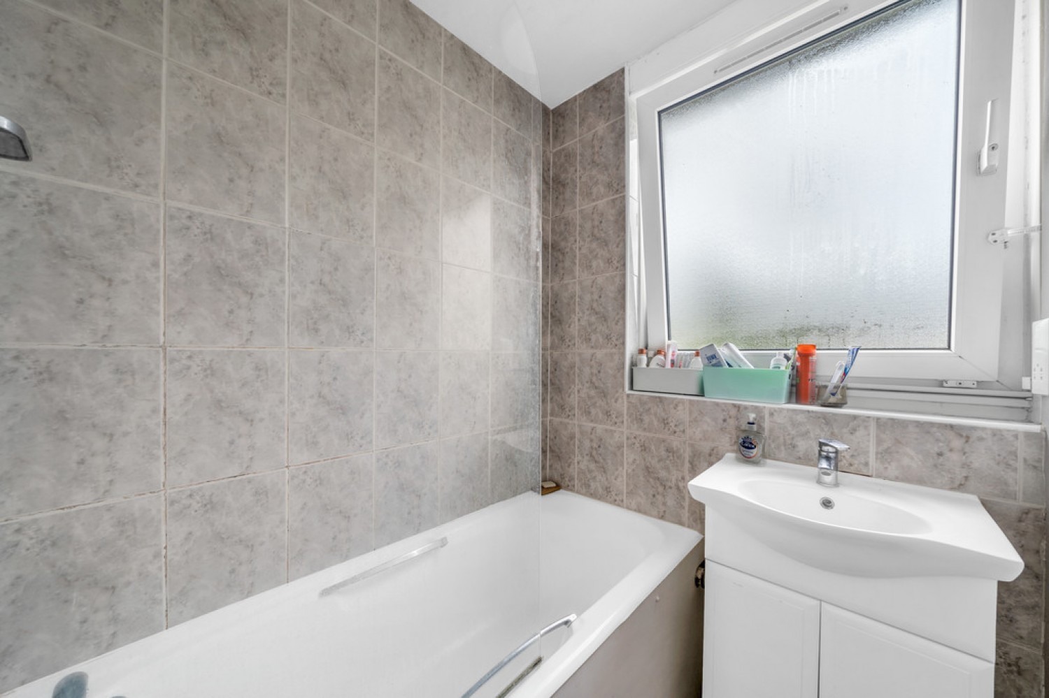 3 bedroom Flat for Letting Searles Close, Battersea