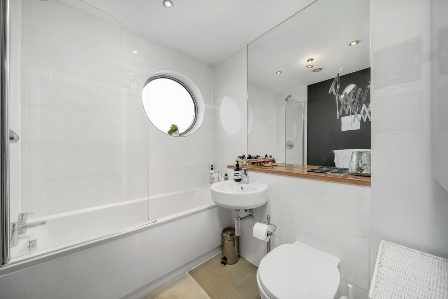 1 bedroom Flat for Letting Battersea Park Road, Battersea