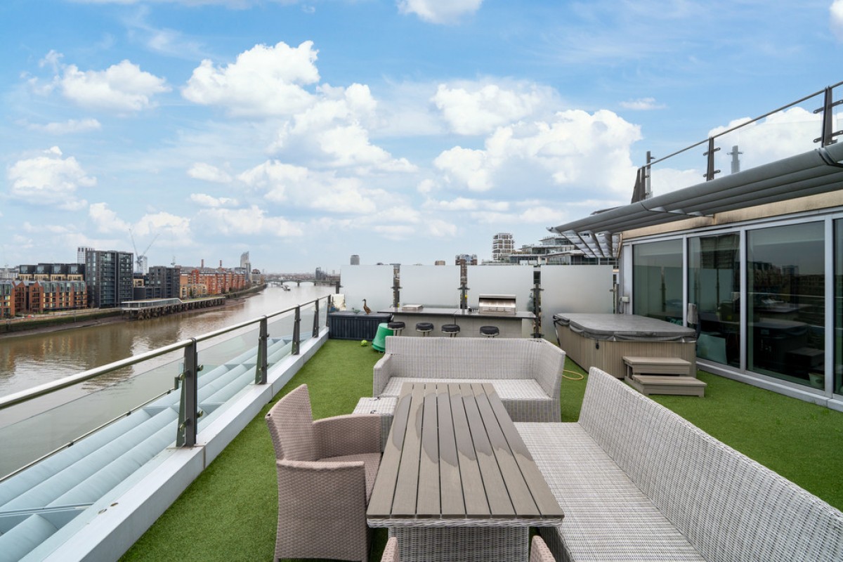 Commodore House, Battersea Reach