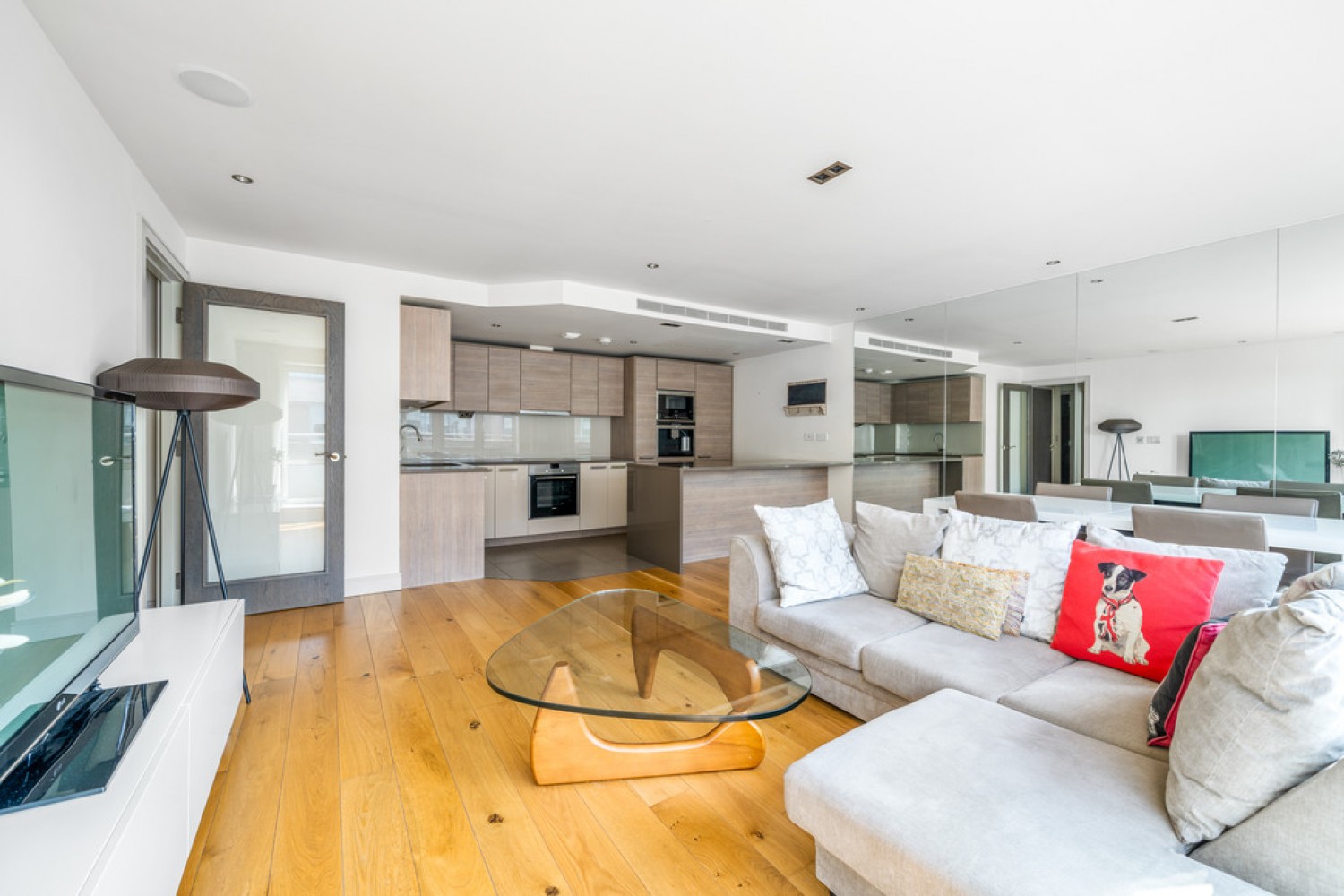 2 bedroom Flat for Sale Chelsea Creek, Fulham