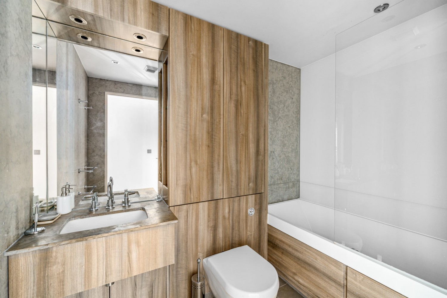 2 bedroom Flat for Sale Chelsea Creek, Fulham