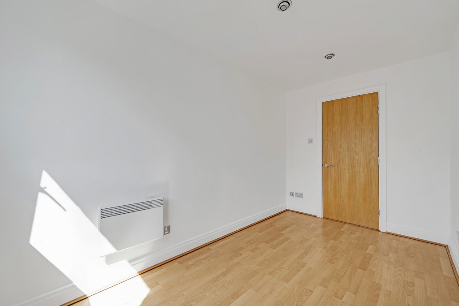 2 bedroom Flat for Letting Smugglers Way, Riverside West