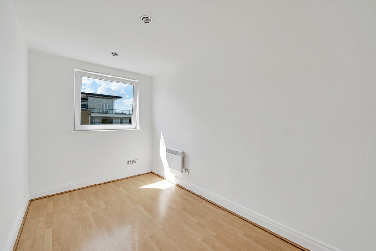 Smugglers Way, Riverside West