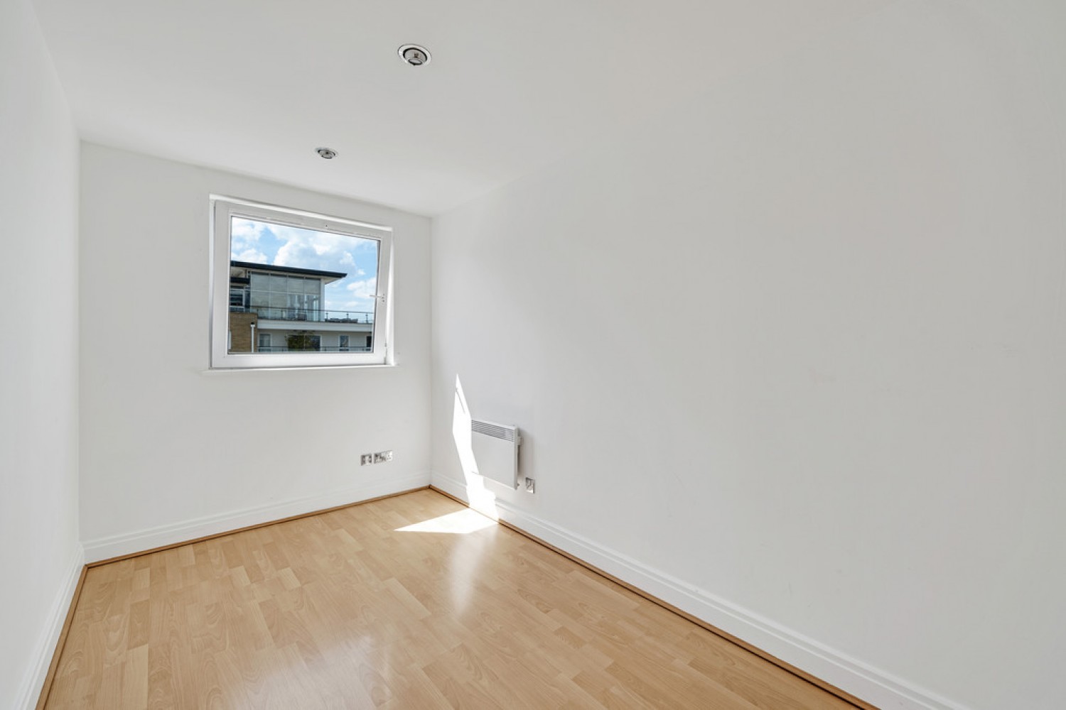 2 bedroom Flat for Letting Smugglers Way, Riverside West