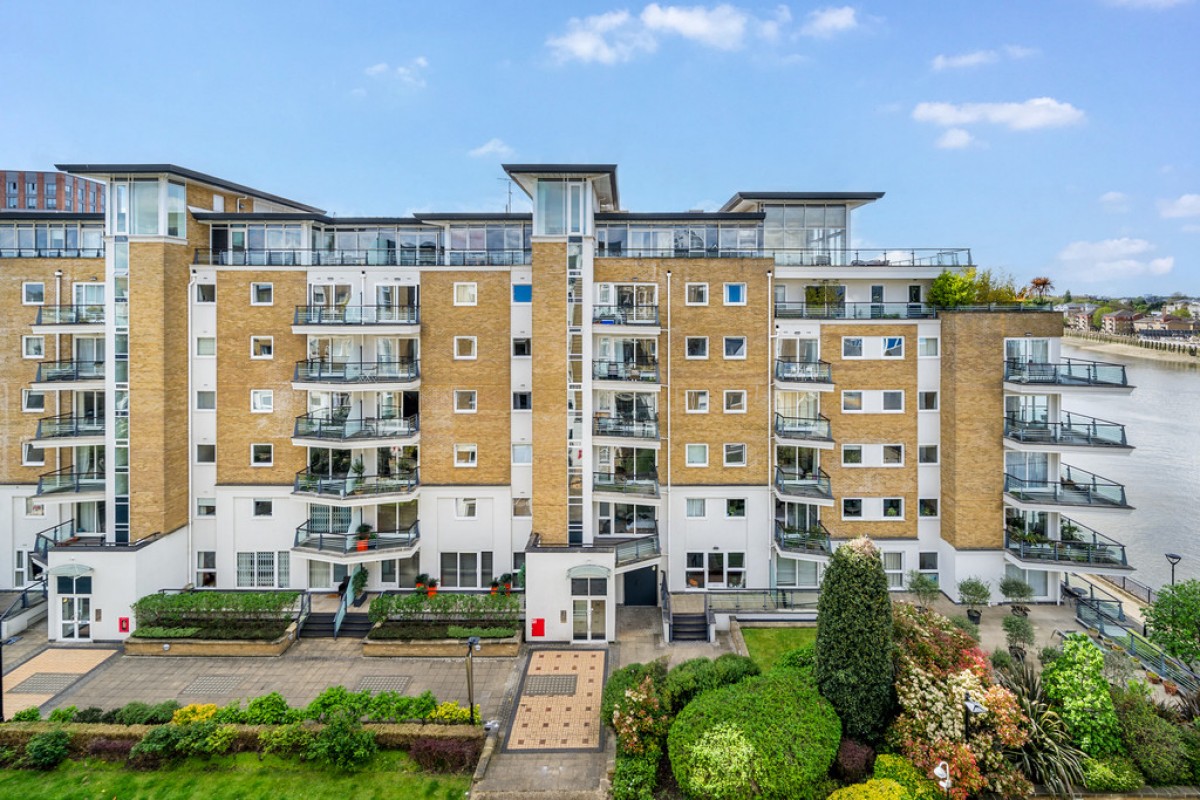 Smugglers Way, Riverside West