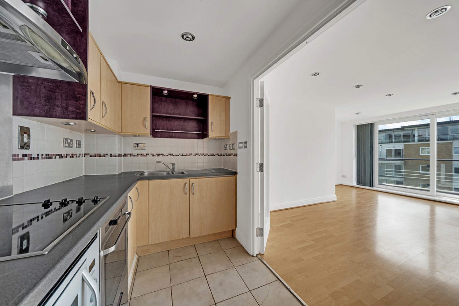 2 bedroom Flat for Letting Smugglers Way, Riverside West