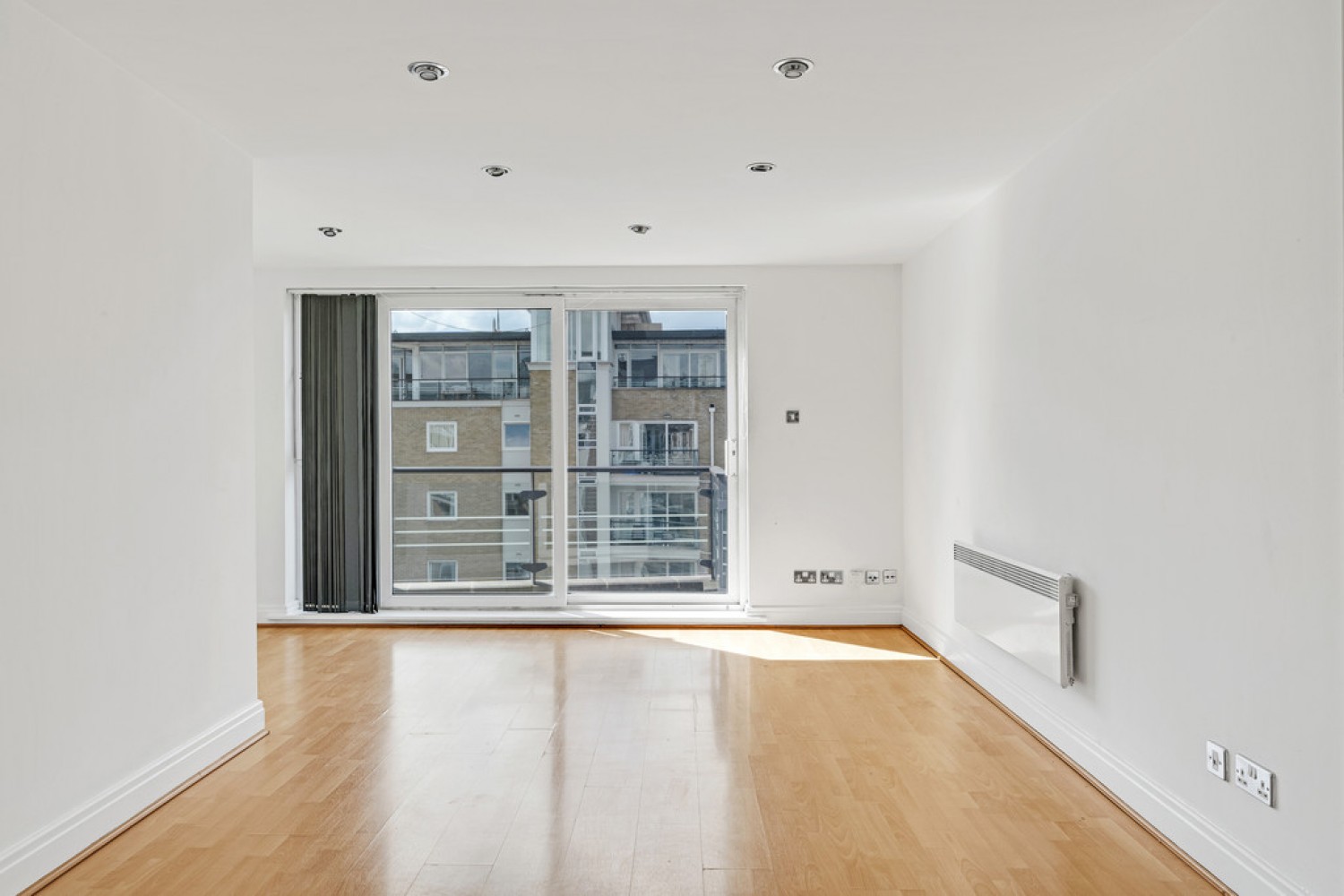 2 bedroom Flat for Letting Smugglers Way, Riverside West