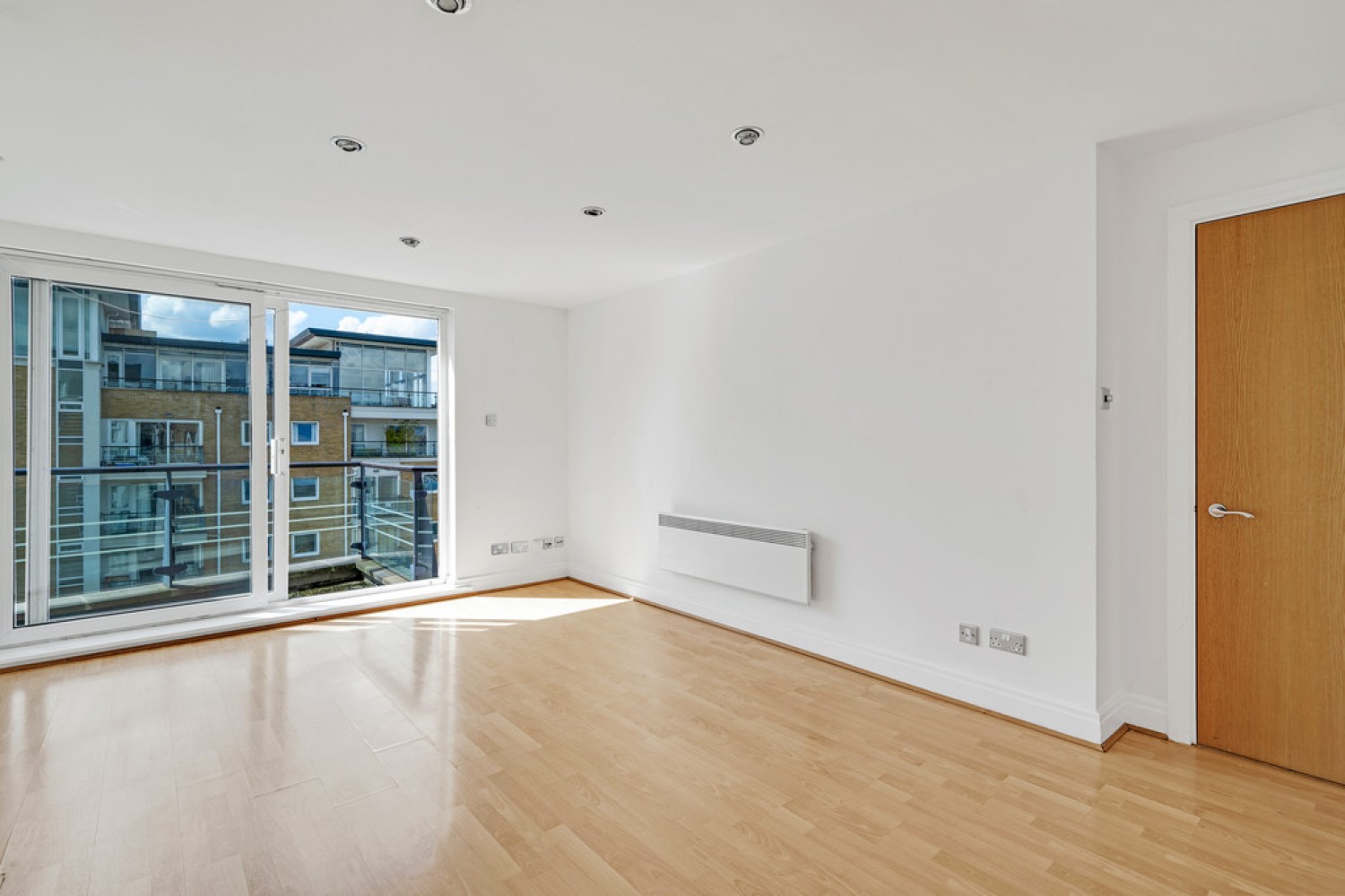 2 bedroom Flat for Letting Smugglers Way, Riverside West