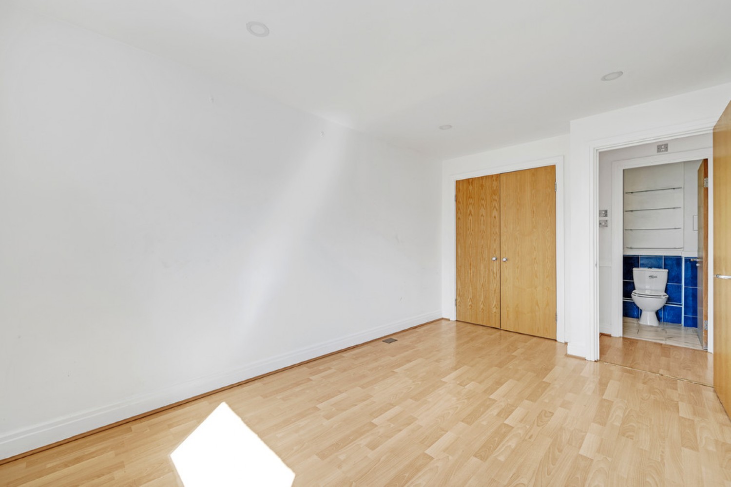 2 bedroom Flat for Letting Smugglers Way, Riverside West