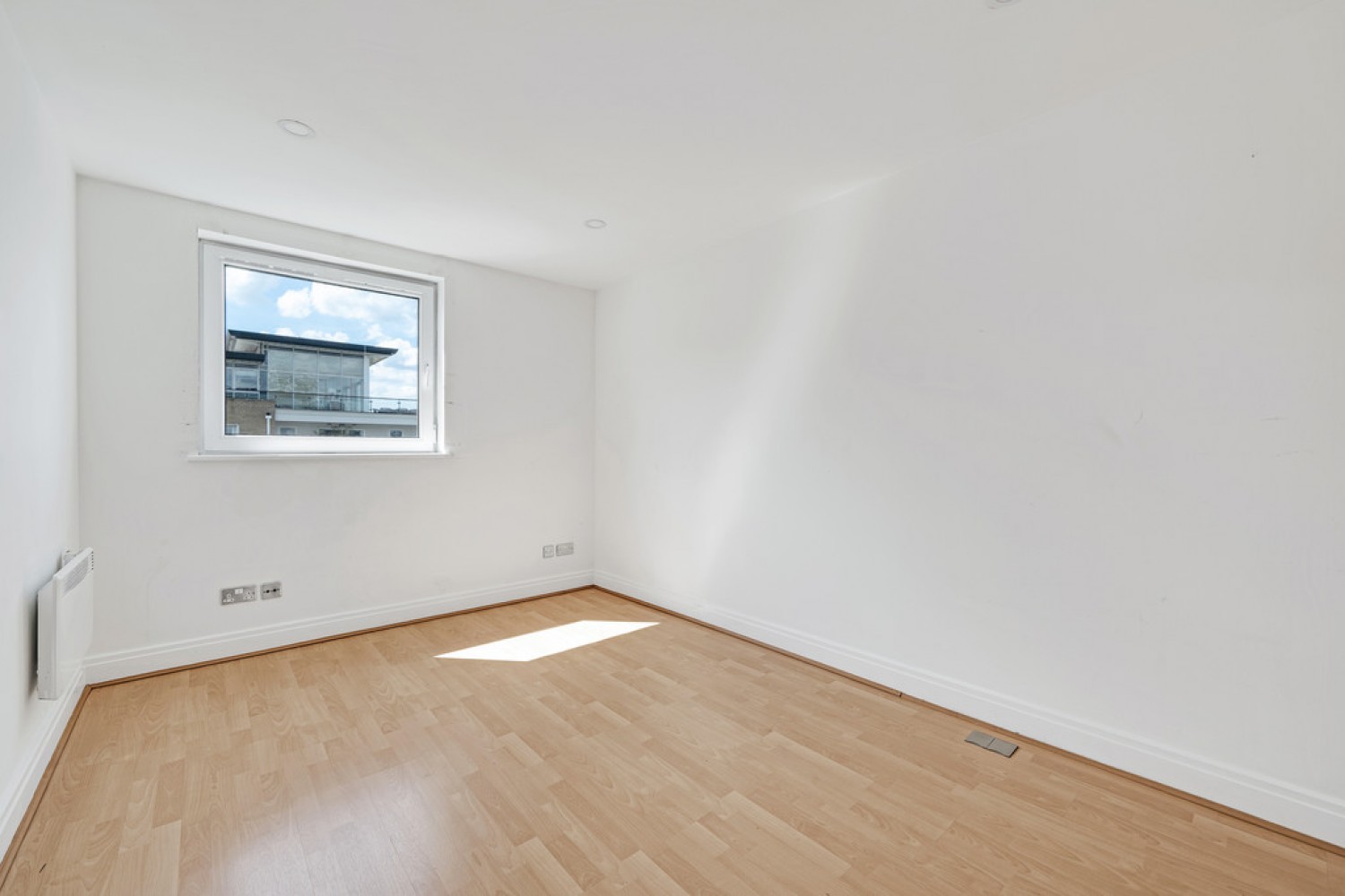 2 bedroom Flat for Letting Smugglers Way, Riverside West