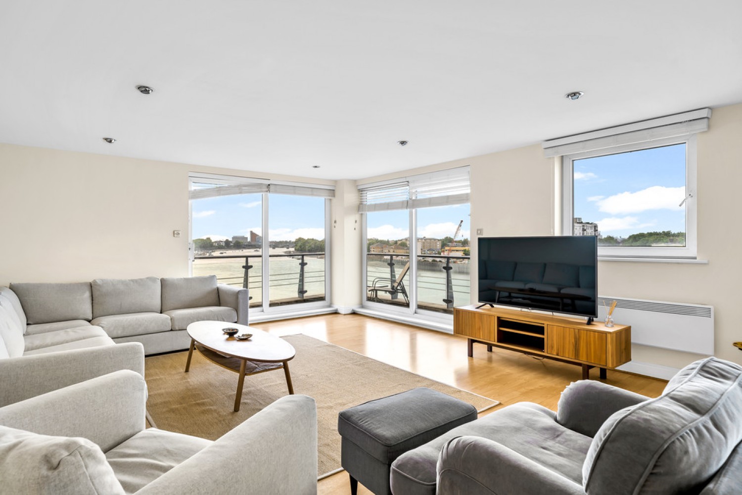 3 bedroom Flat in Smugglers Way, Wandsworth