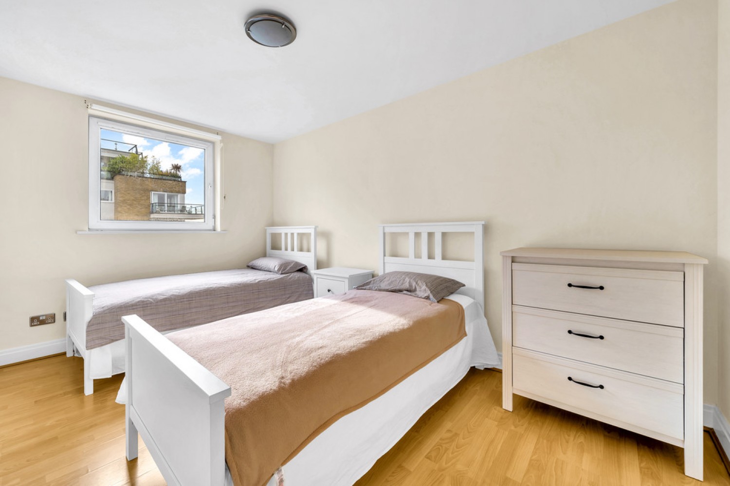 3 bedroom Flat in Smugglers Way, Wandsworth