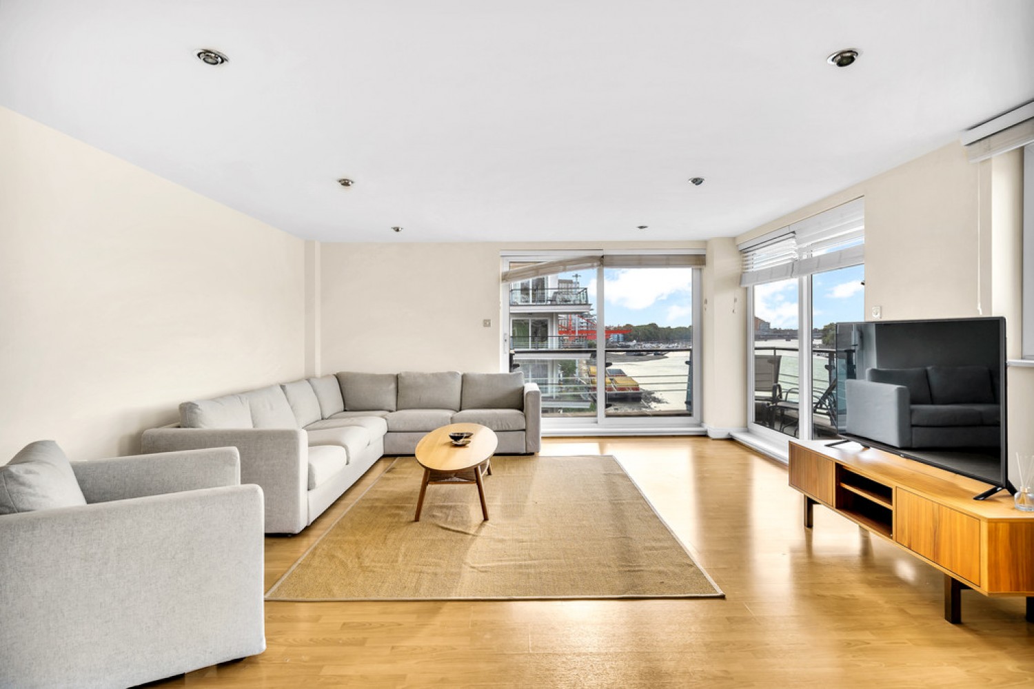 3 bedroom Flat in Smugglers Way, Wandsworth