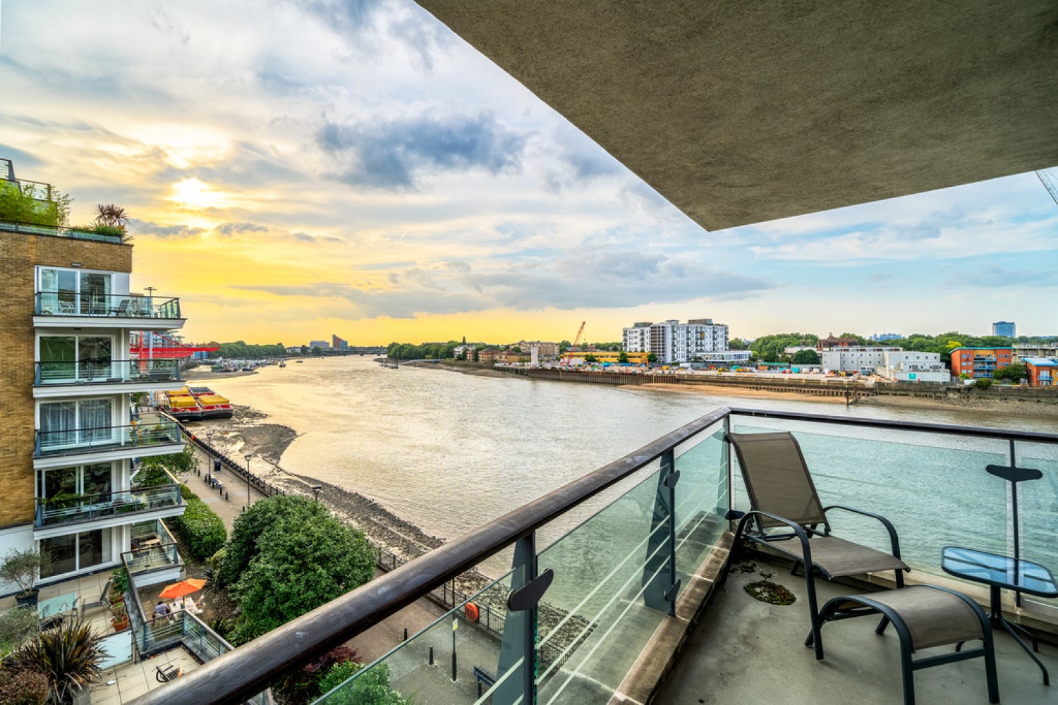 3 bedroom Flat in Smugglers Way, Wandsworth