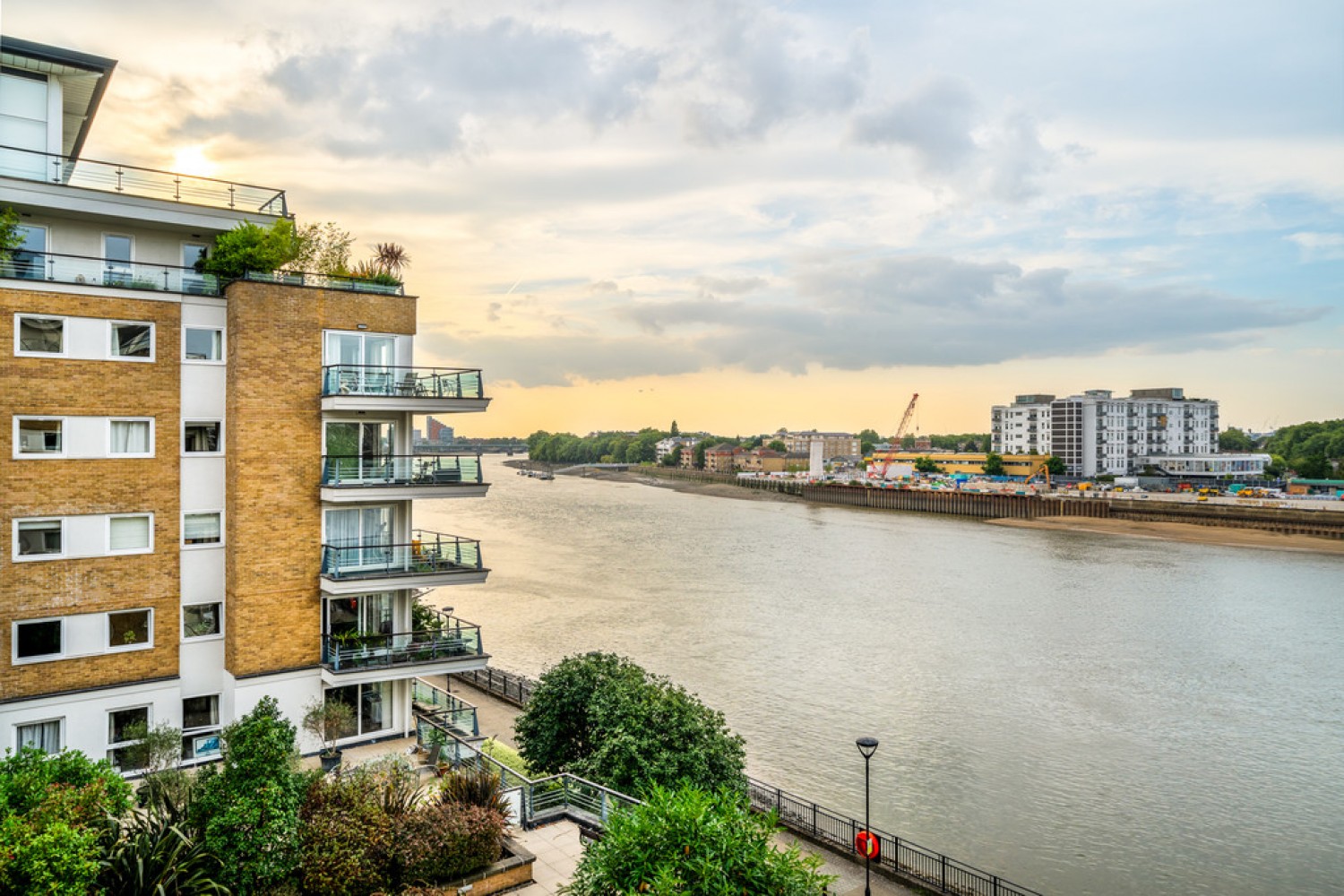 3 bedroom Flat in Smugglers Way, Wandsworth