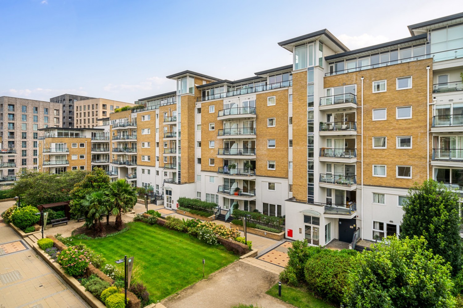 3 bedroom Flat in Smugglers Way, Wandsworth