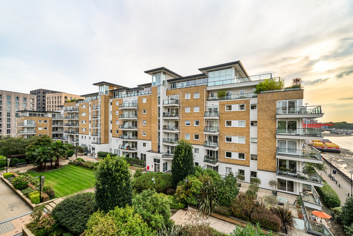 3 bedroom Flat in Smugglers Way, Wandsworth