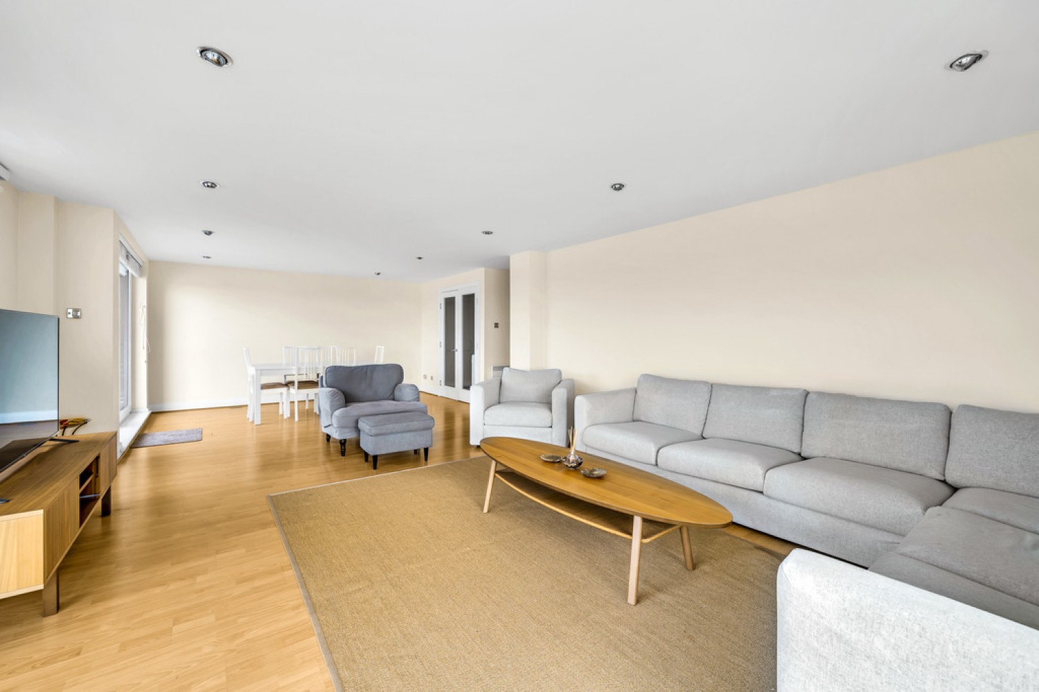 3 bedroom Flat in Smugglers Way, Wandsworth