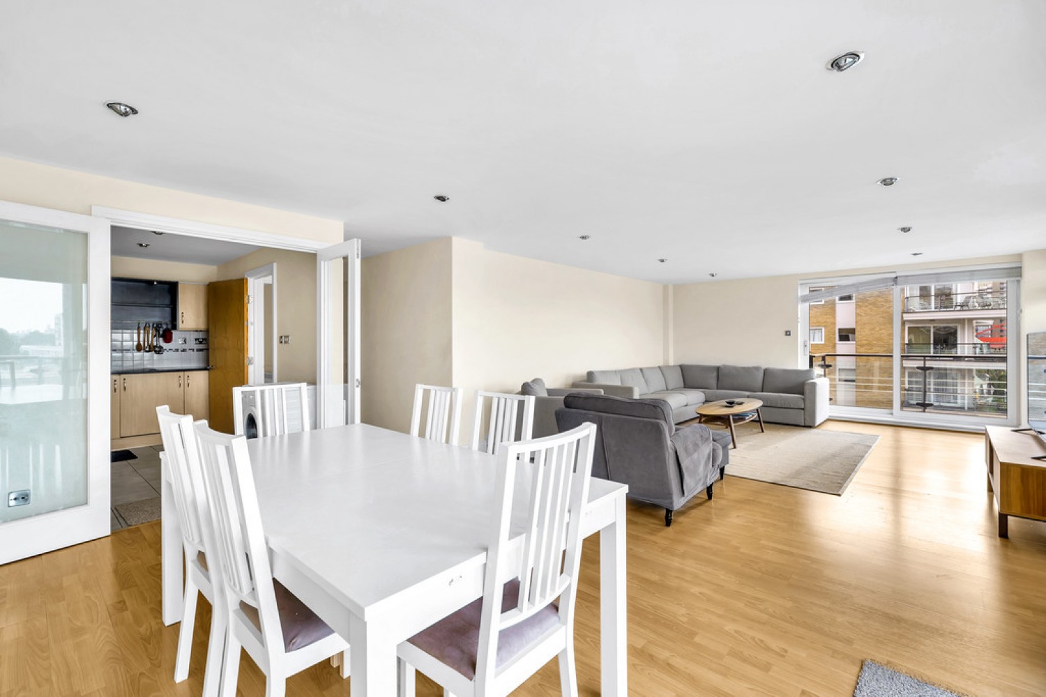 3 bedroom Flat in Smugglers Way, Wandsworth