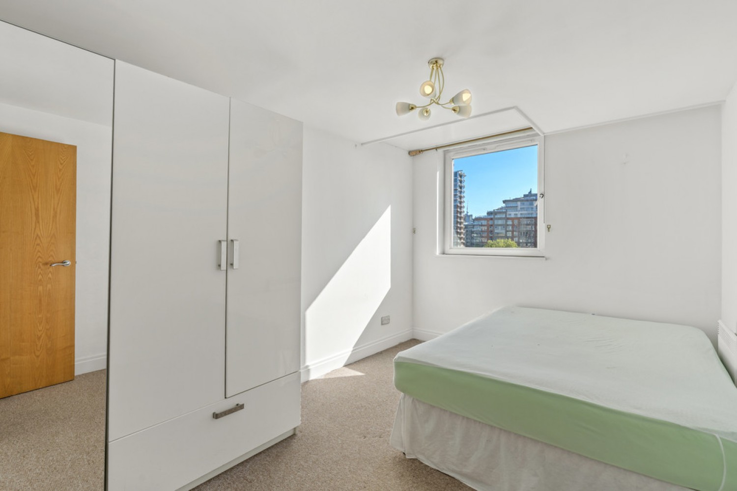 2 bedroom Flat for Sale Smugglers Way, Wandsworth