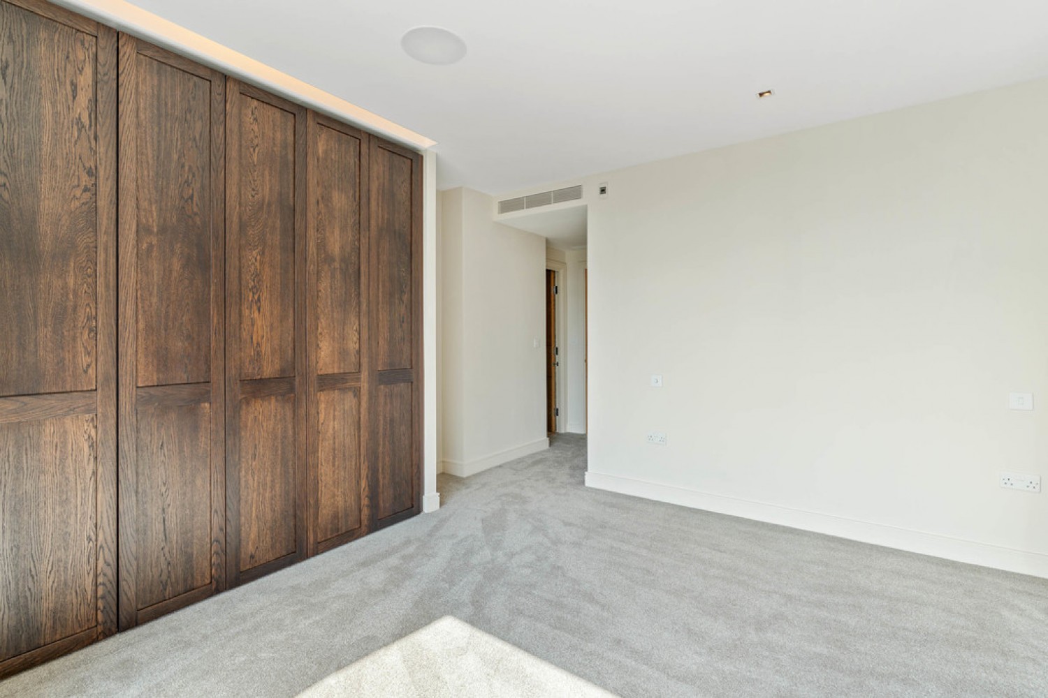 3 bedroom Flat for Letting Ascensis Tower, Battersea Reach