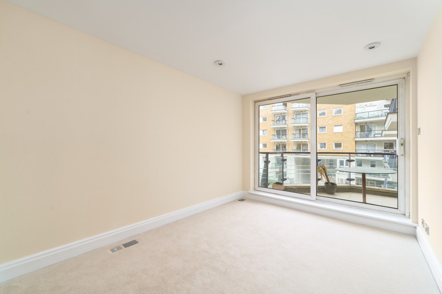 2 bedroom Flat for Sale Bluewater House, Smugglers Way