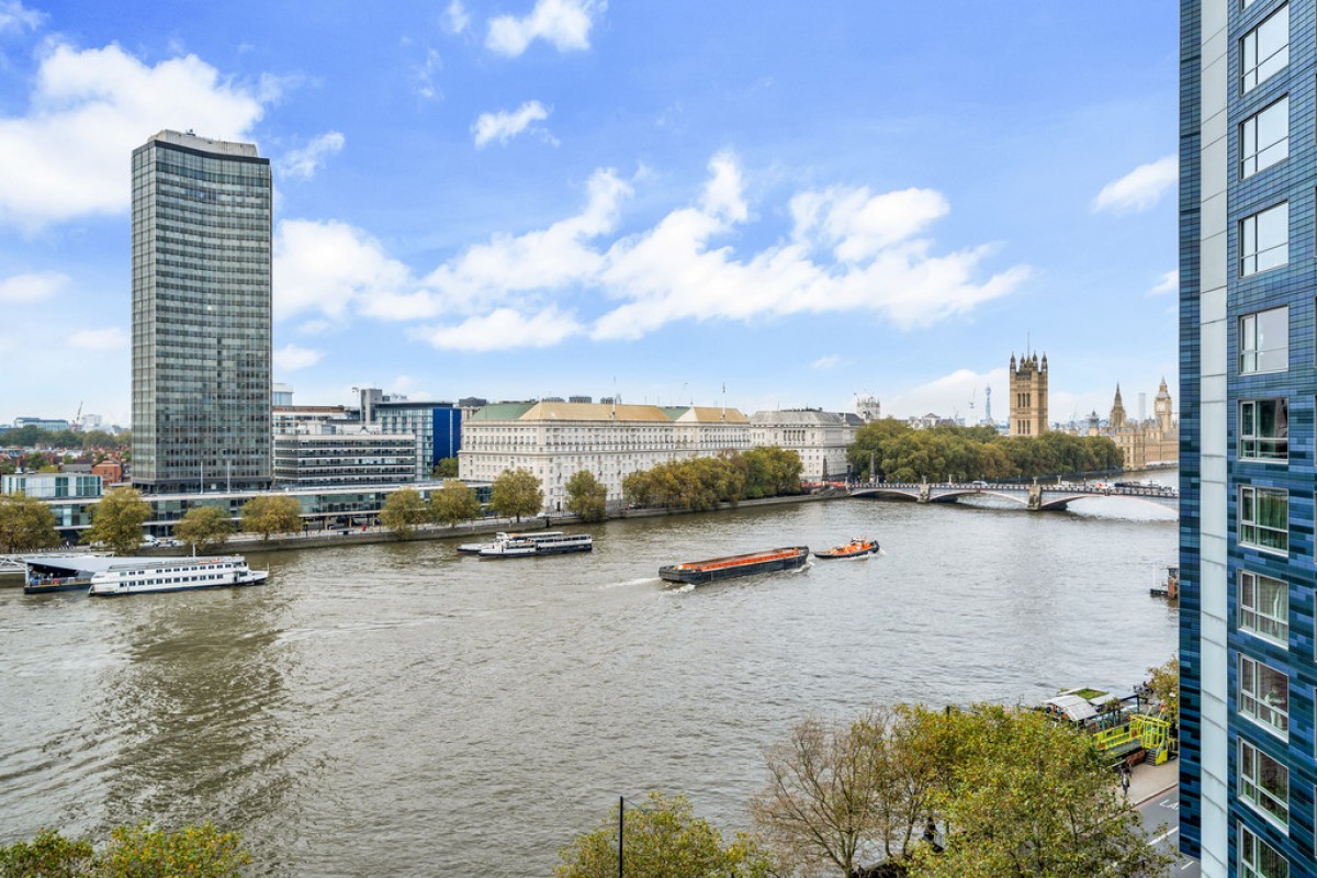 Albert Embankment, The Corniche