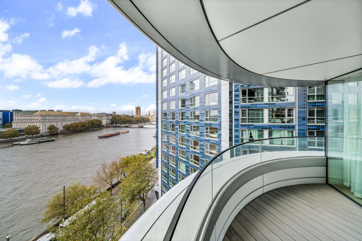 Albert Embankment, The Corniche