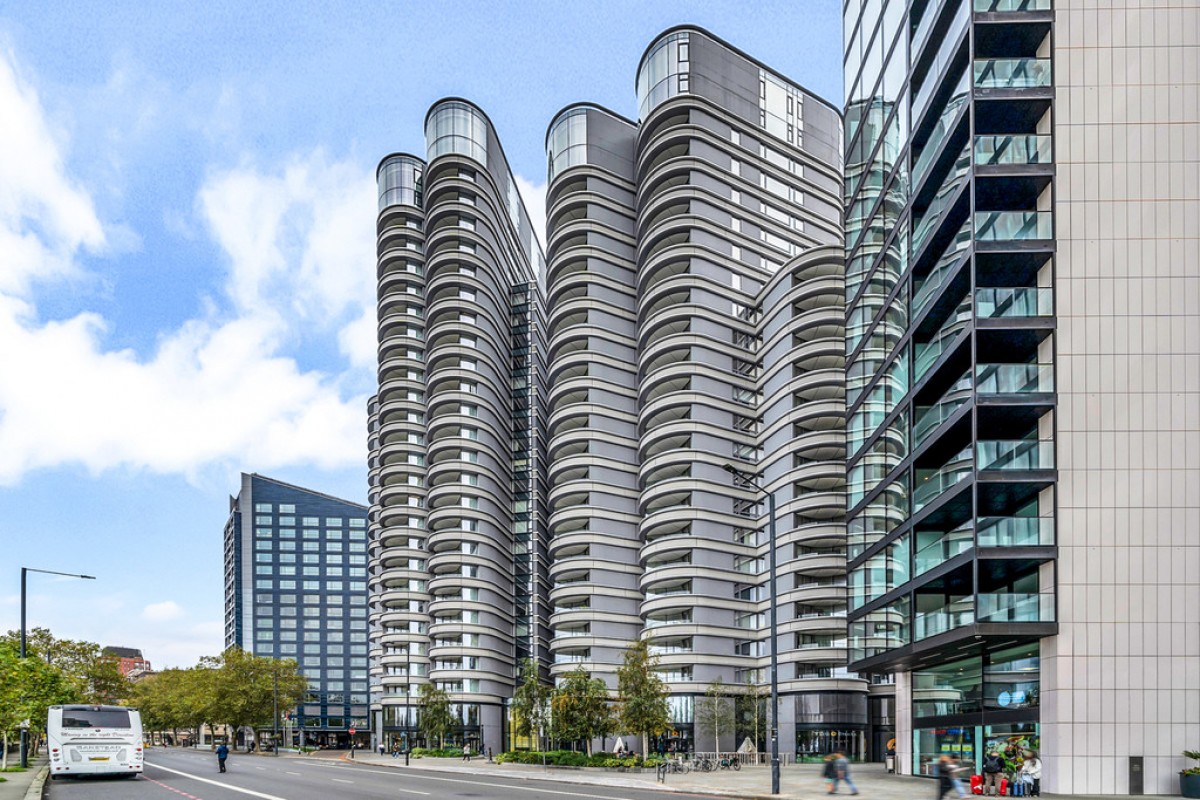 Albert Embankment, The Corniche