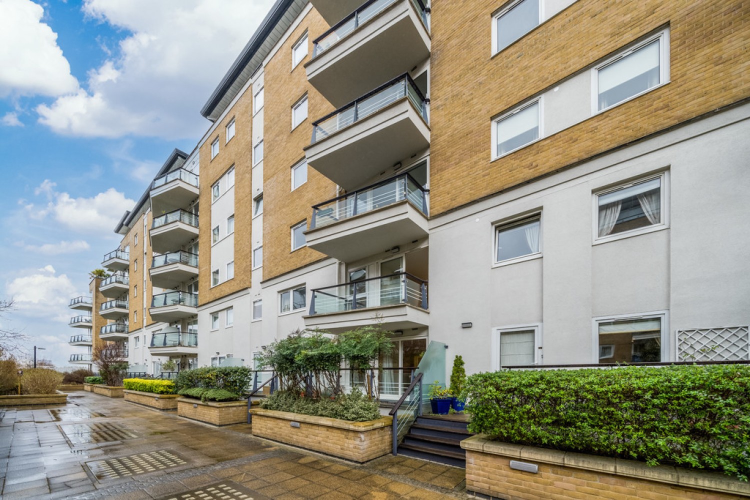 Bluewater House, Riverside West