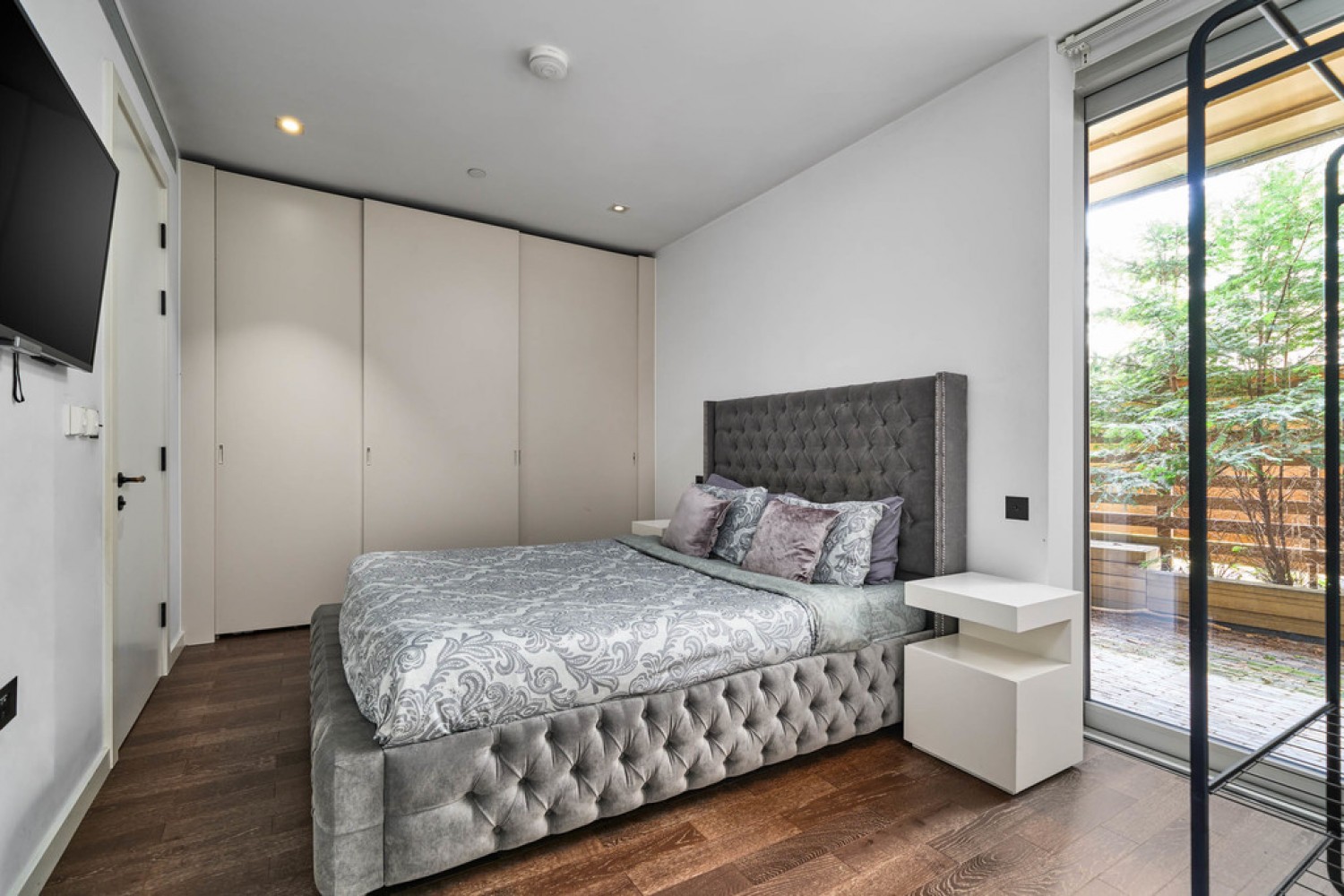 2 bedroom Flat for Letting Aurora Gardens, Battersea Power Station, London