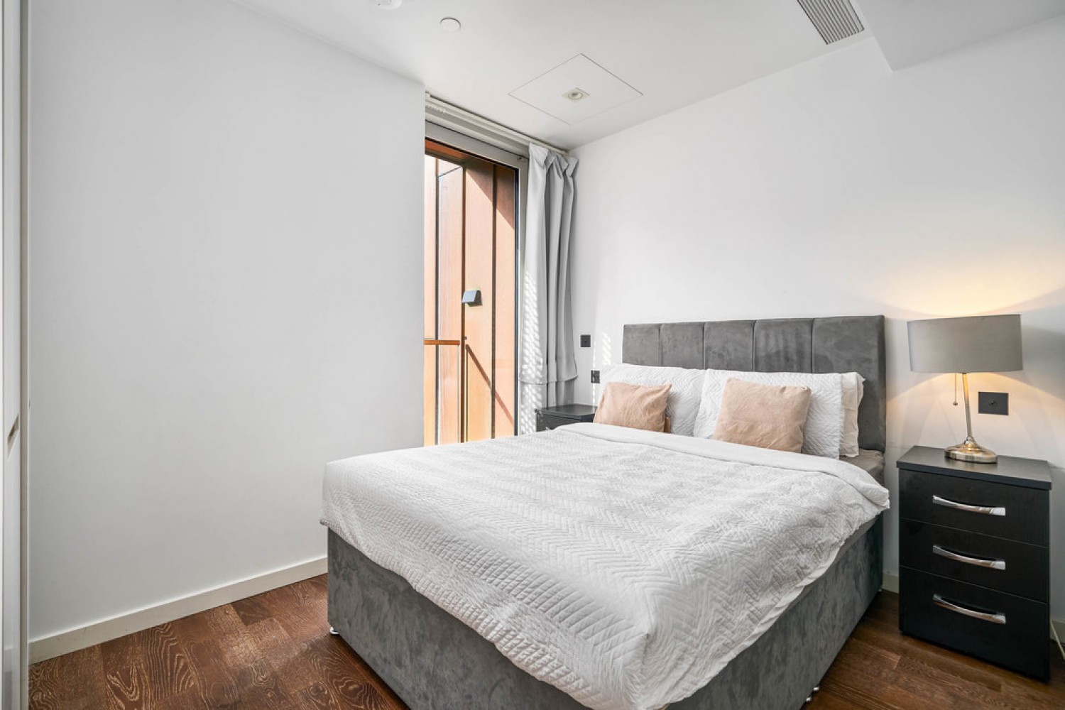 2 bedroom Flat for Letting Aurora Gardens, Battersea Power Station, London