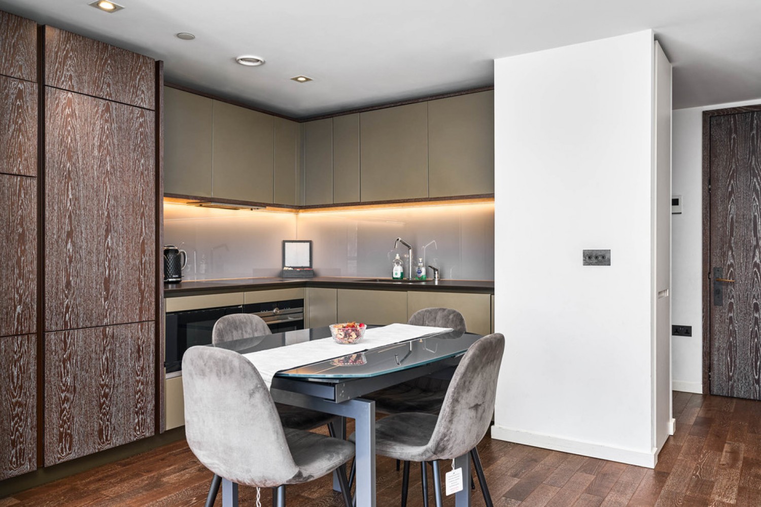 2 bedroom Flat for Letting Aurora Gardens, Battersea Power Station, London