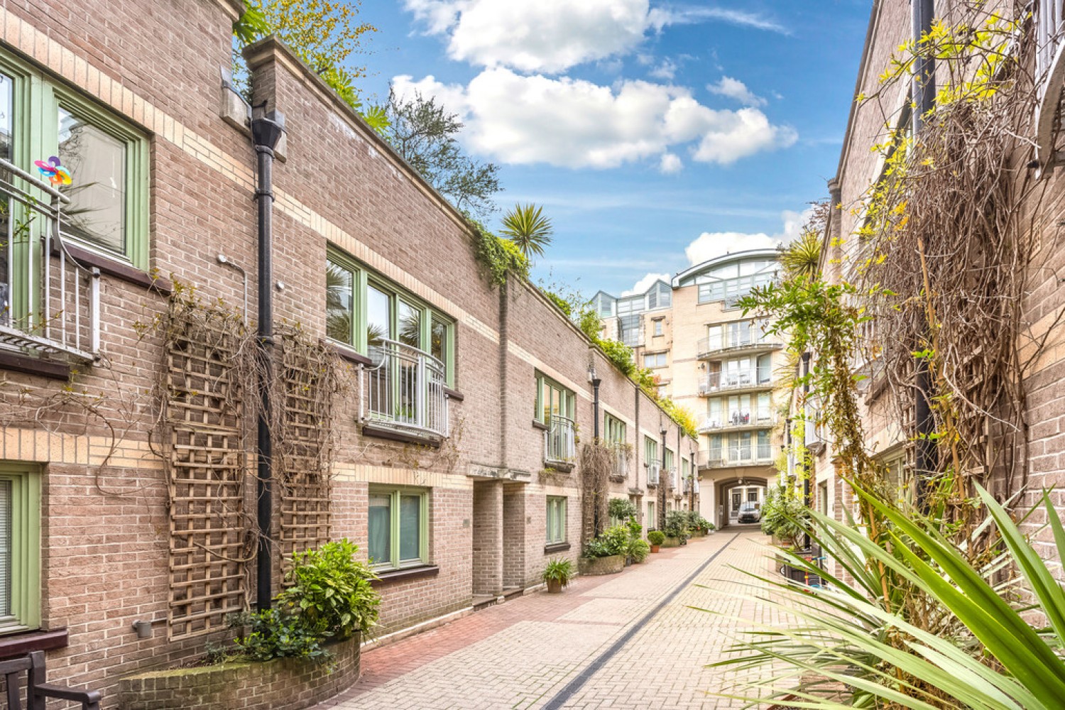 2 bedroom House for Sale Kensington Gardens Square, Bayswater
