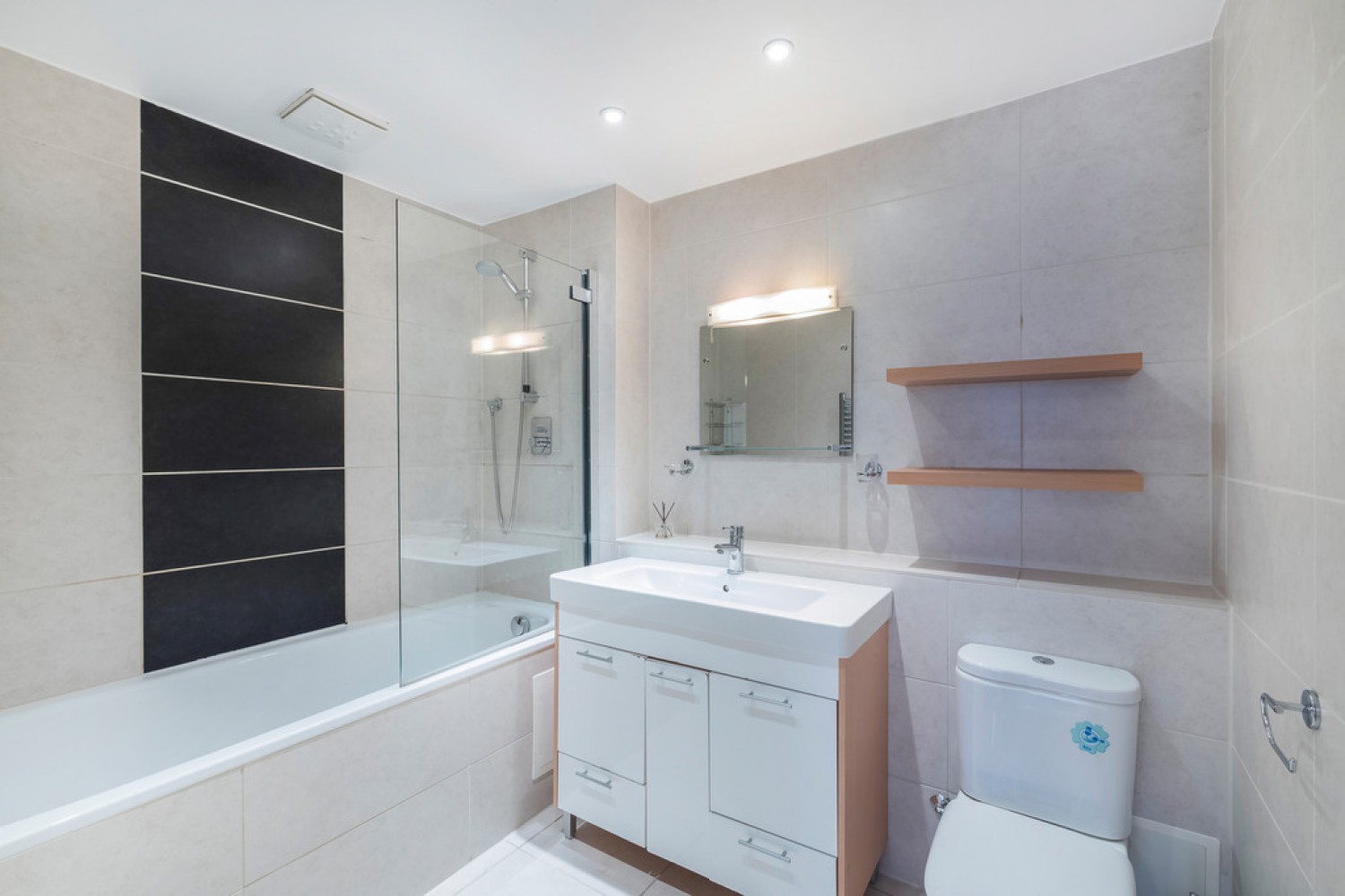 2 bedroom House for Sale Kensington Gardens Square, Bayswater