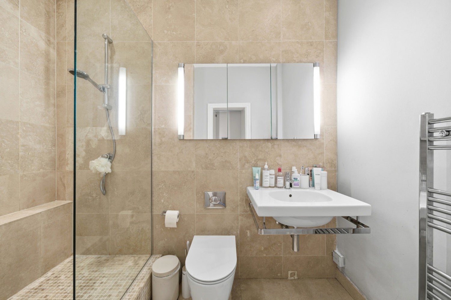 2 bedroom Flat in Queens Gate Place, South Kensington