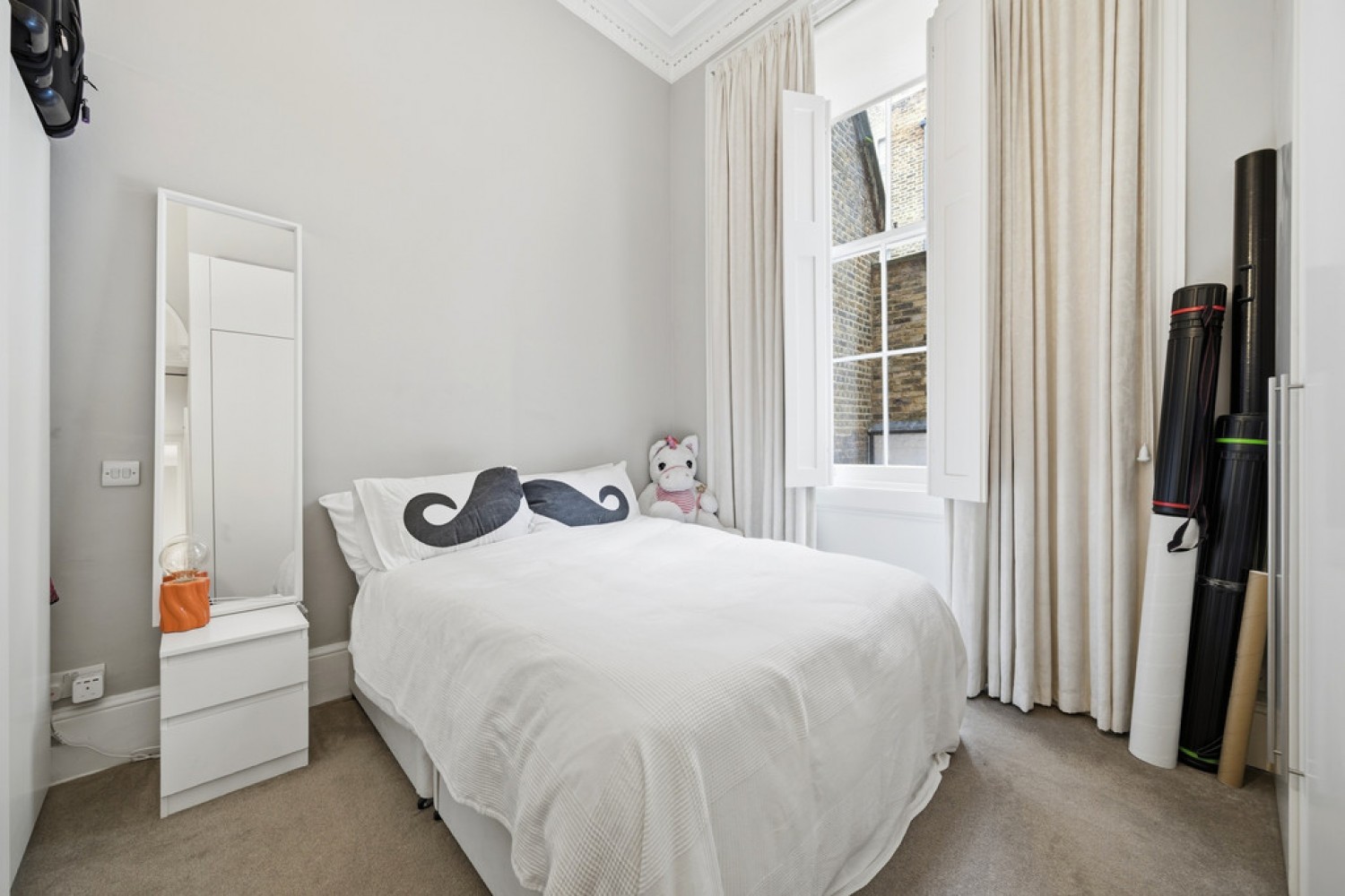 2 bedroom Flat in Queens Gate Place, South Kensington