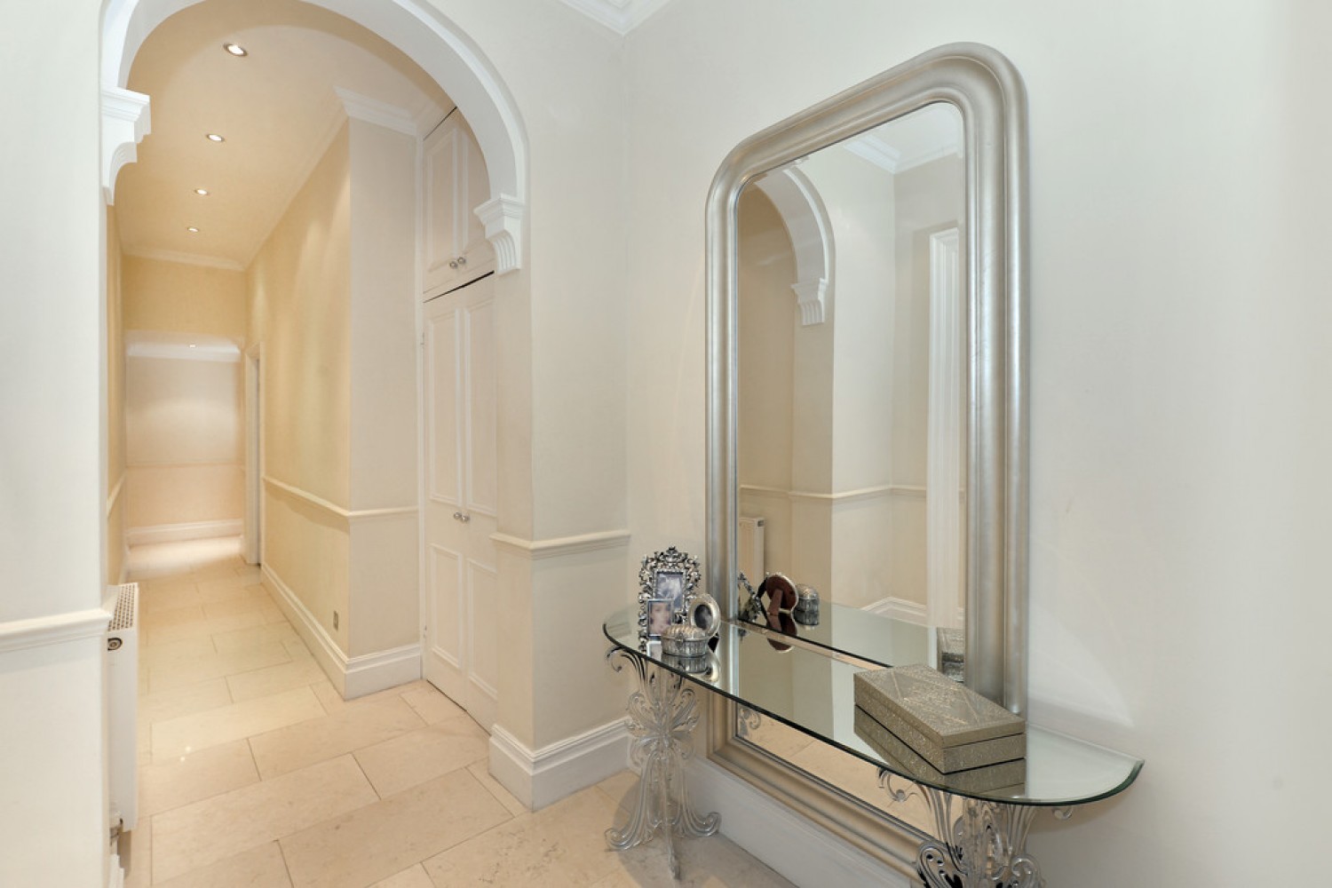2 bedroom Flat in Queens Gate Place, South Kensington