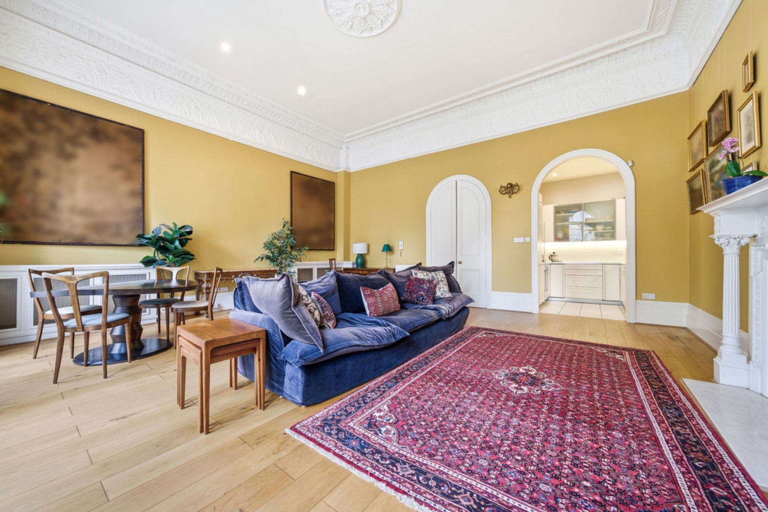 2 bedroom Flat for Sale Queens Gate Place, South Kensington