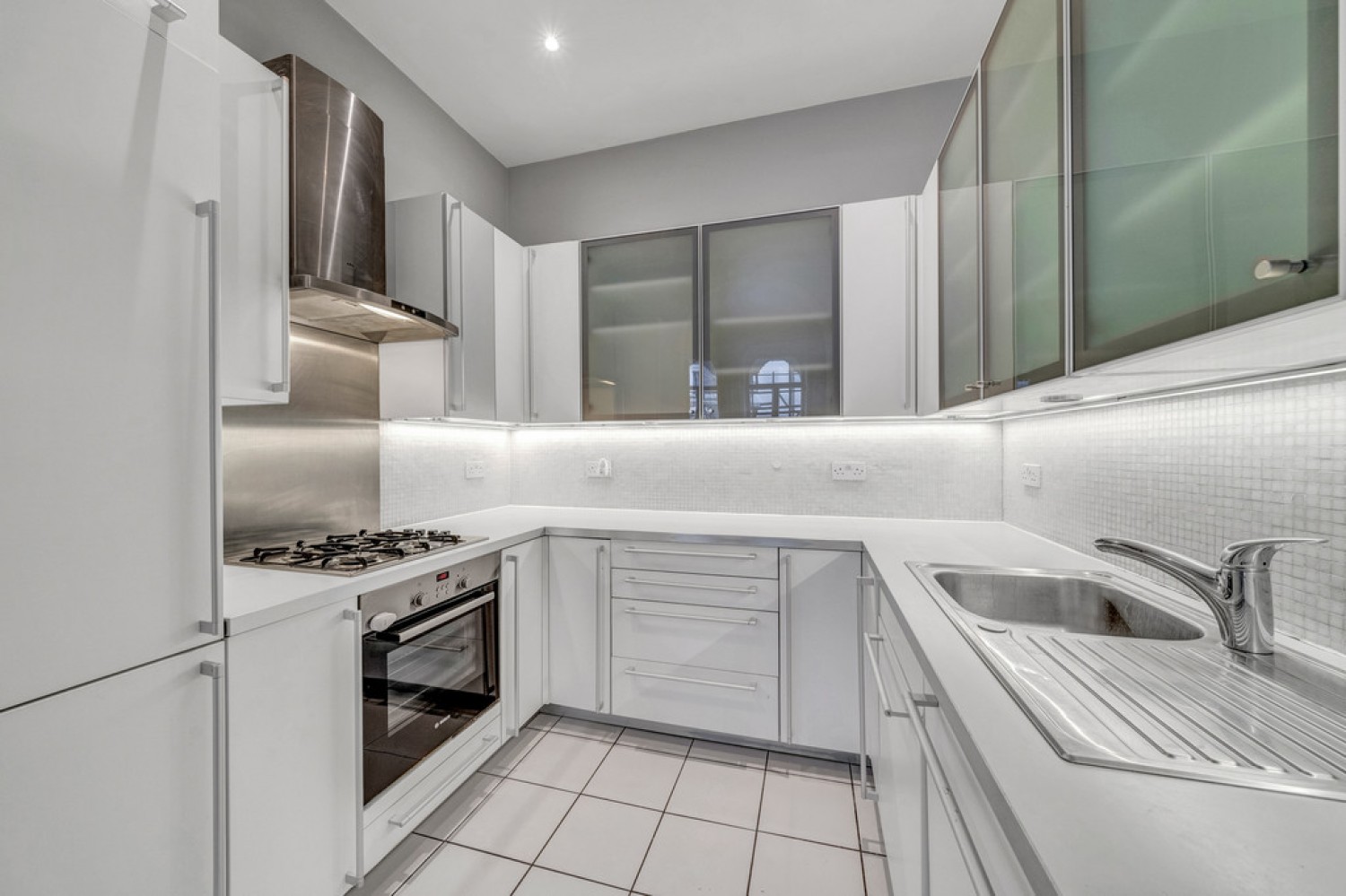 2 bedroom Flat for Sale Queens Gate Place, South Kensington