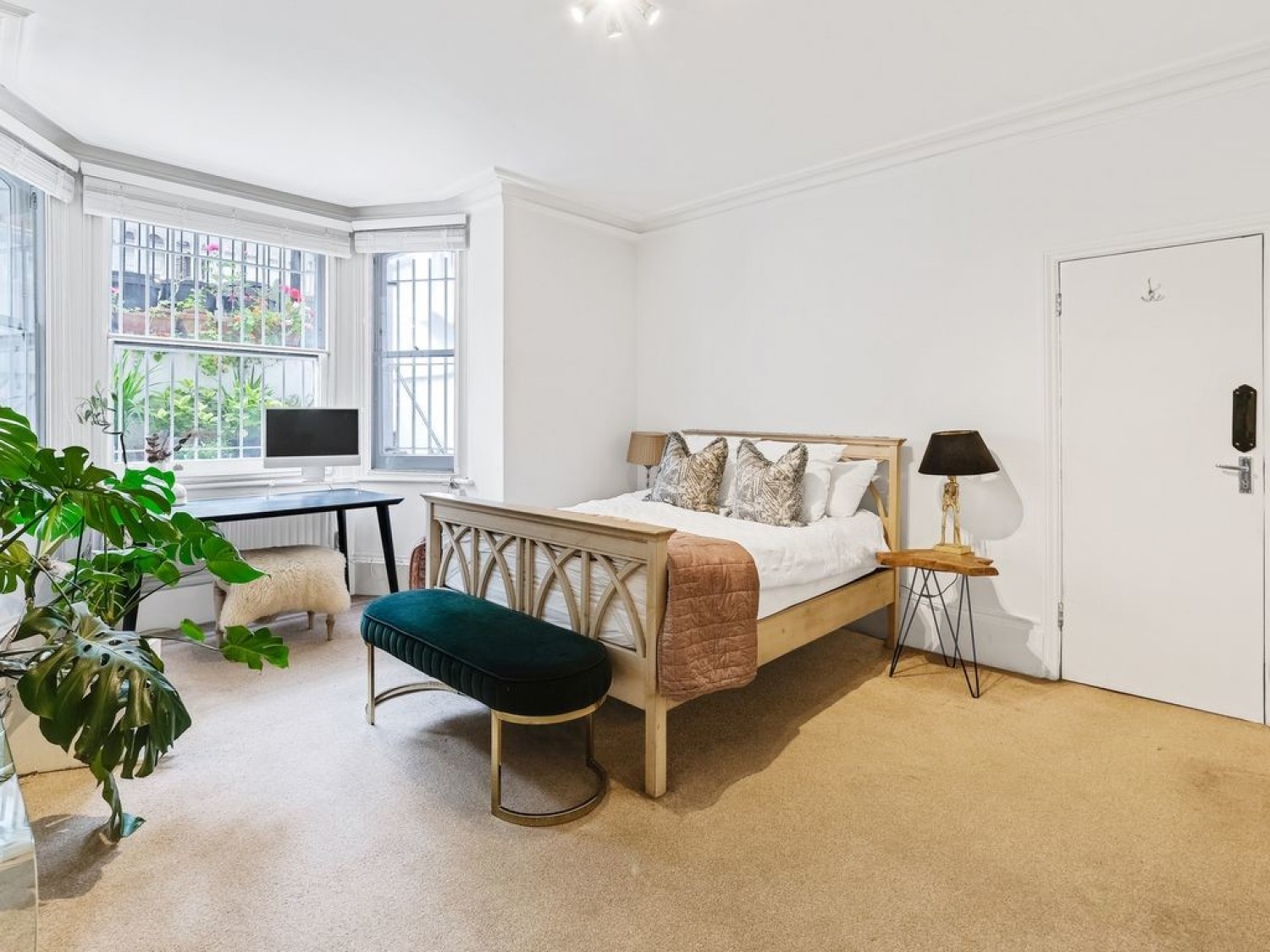 2 bedroom Flat for Sale Finborough Road, Chelsea