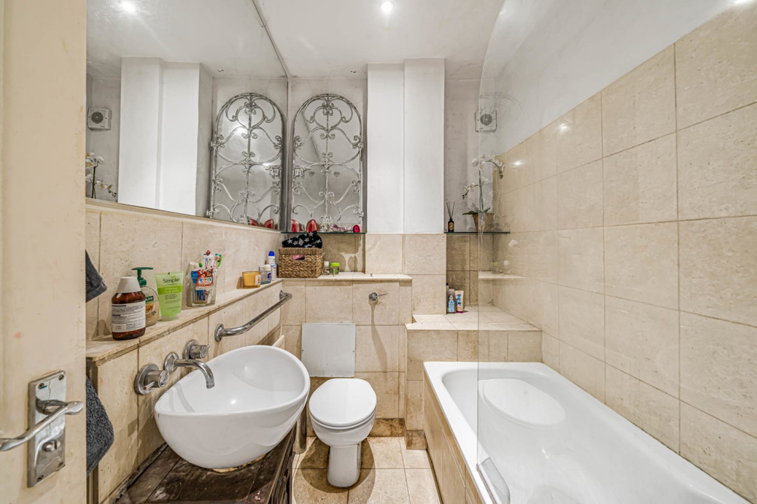 2 bedroom Flat for Sale Finborough Road, Chelsea