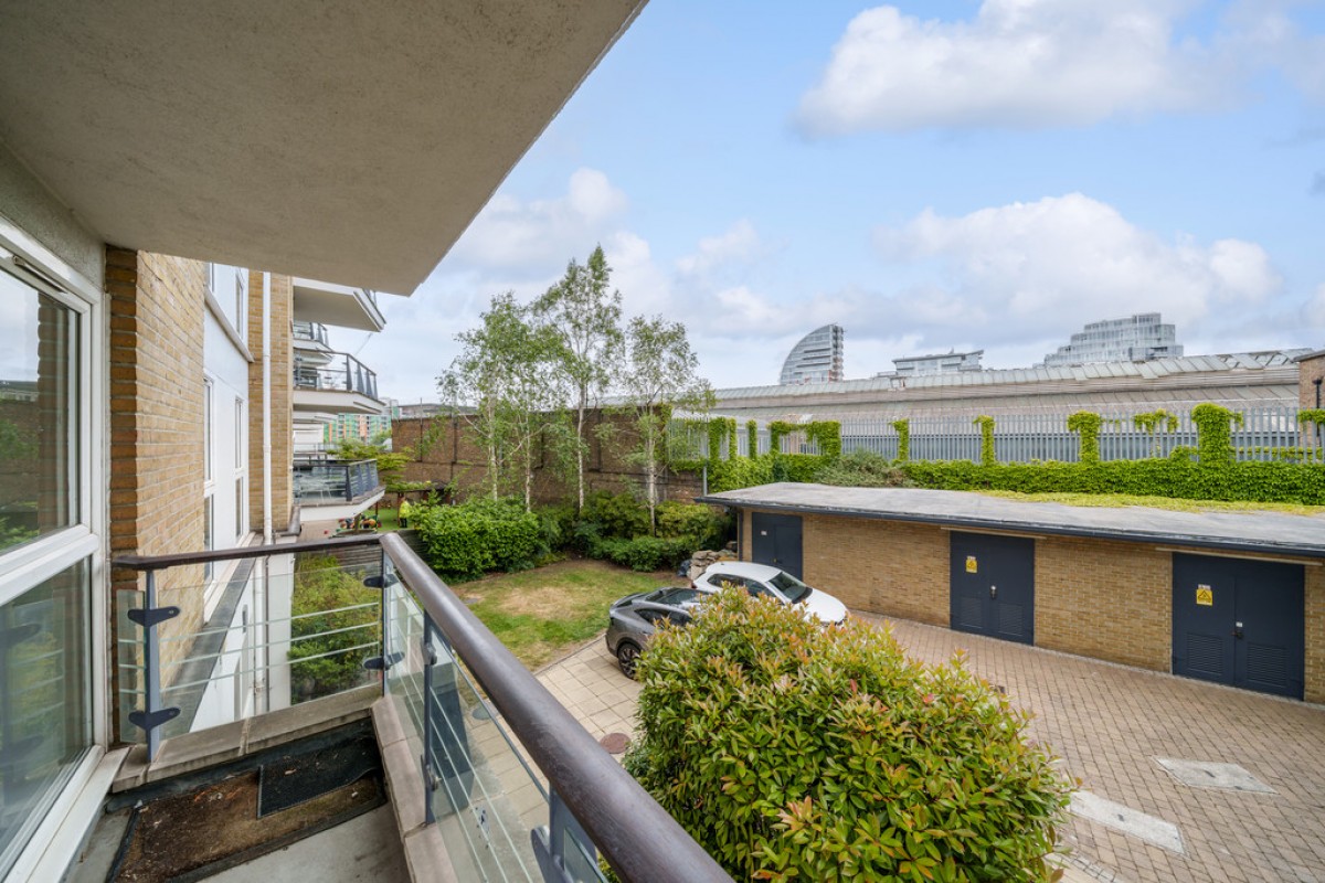 Dolphin House, Riverside West